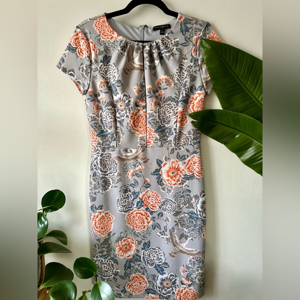 Banana Republic Gray Blue Floral Crane Sheath Dress with Keyhole Sz 4